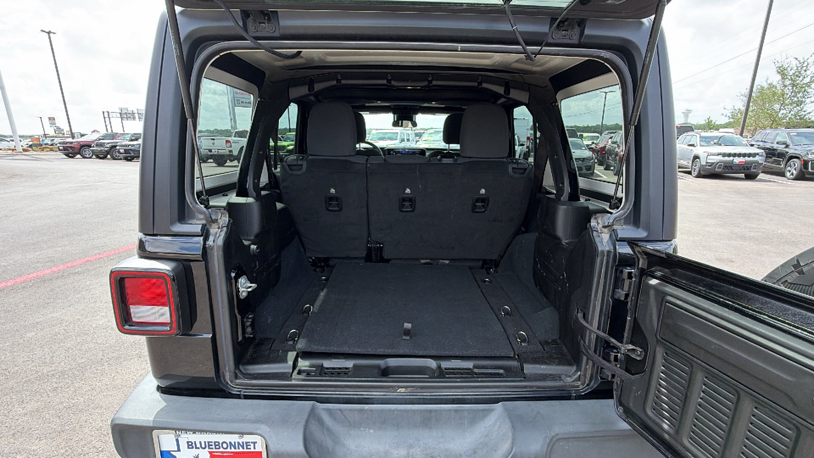 Used 2024 Jeep Wrangler Unlimited Sport AWD/4WD image 28