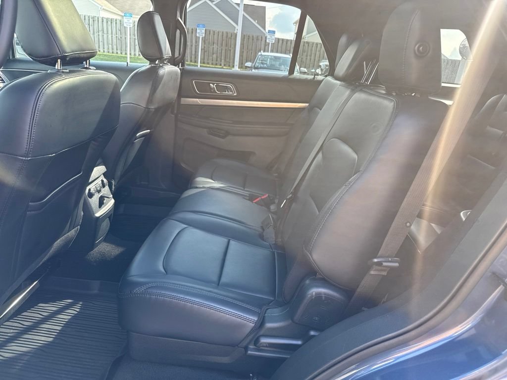 Used 2019 Ford Explorer XLT w/ Equipment Group 202A AWD/4WD image 30