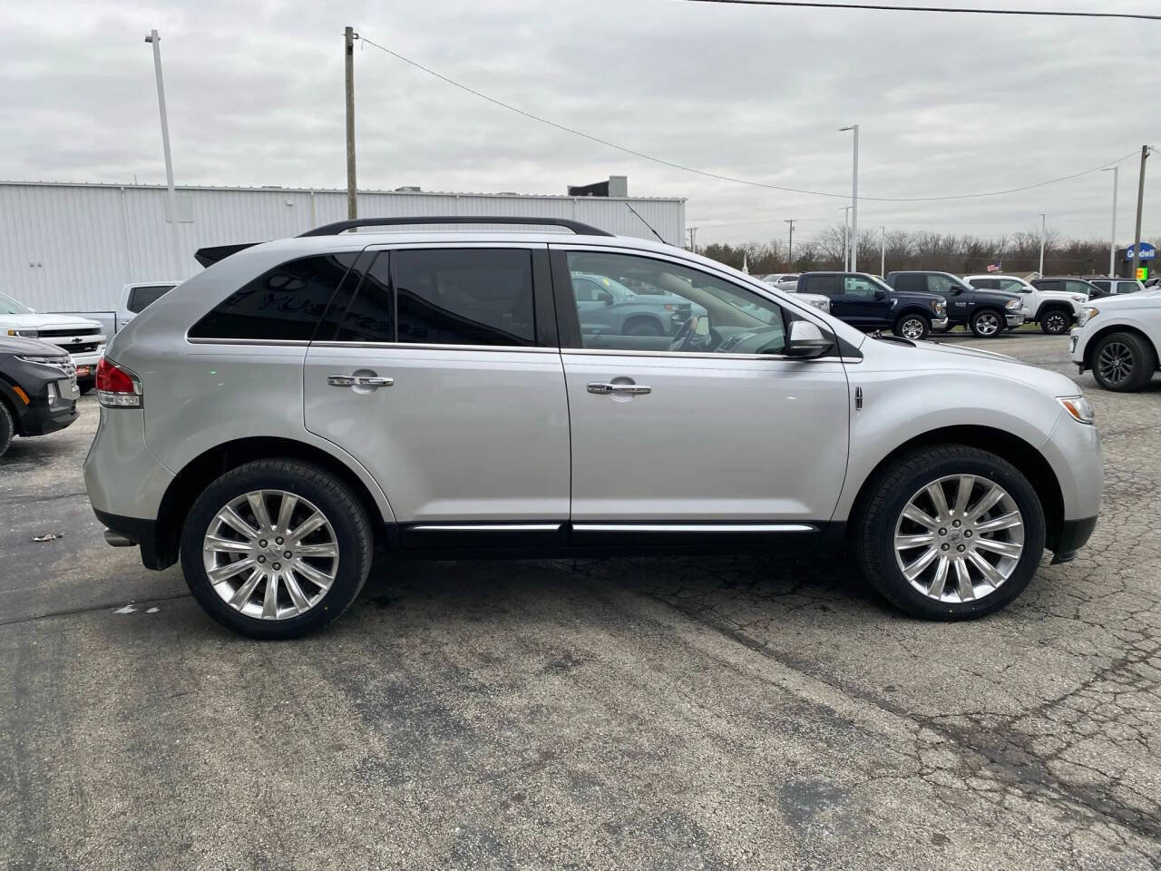 Used 2013 Lincoln MKX FWD image 8