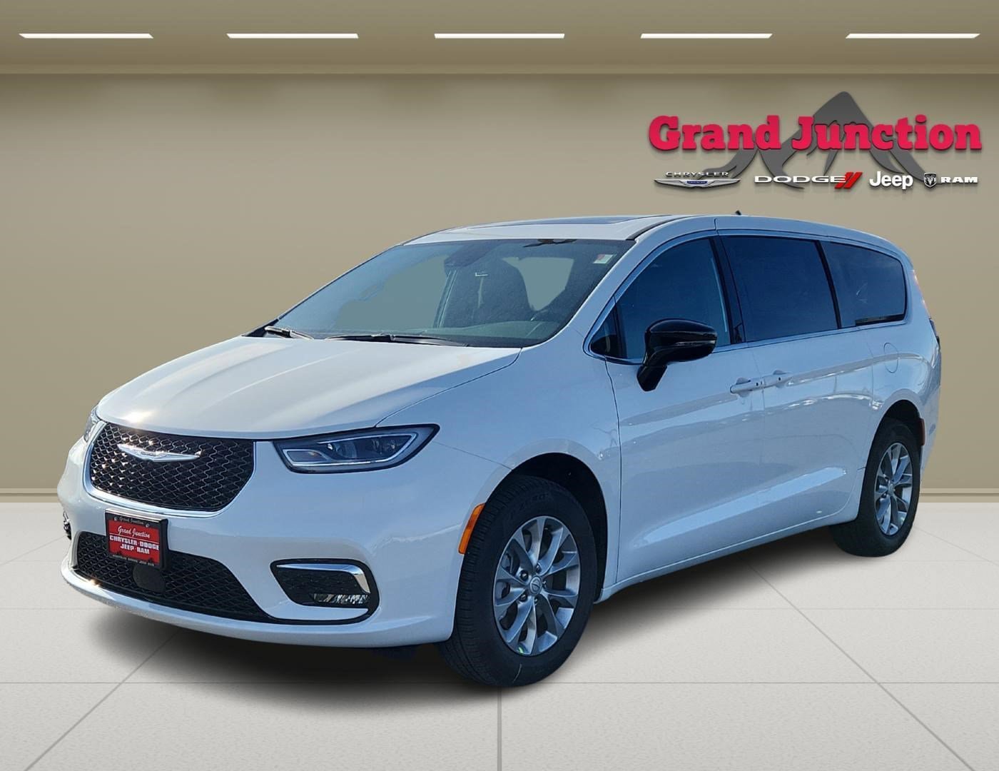 New 2026 Chrysler Pacifica Limited AWD/4WD image 2