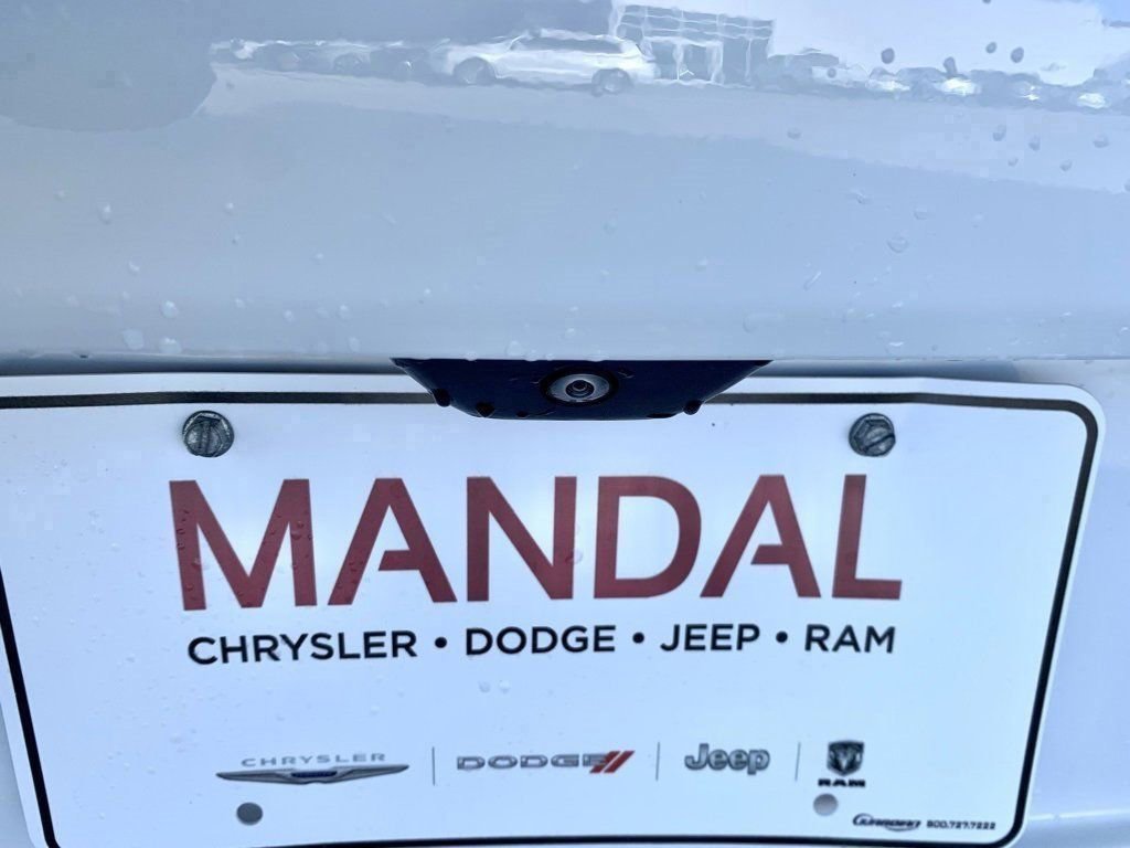 Used 2023 Jeep Grand Cherokee Laredo image 48