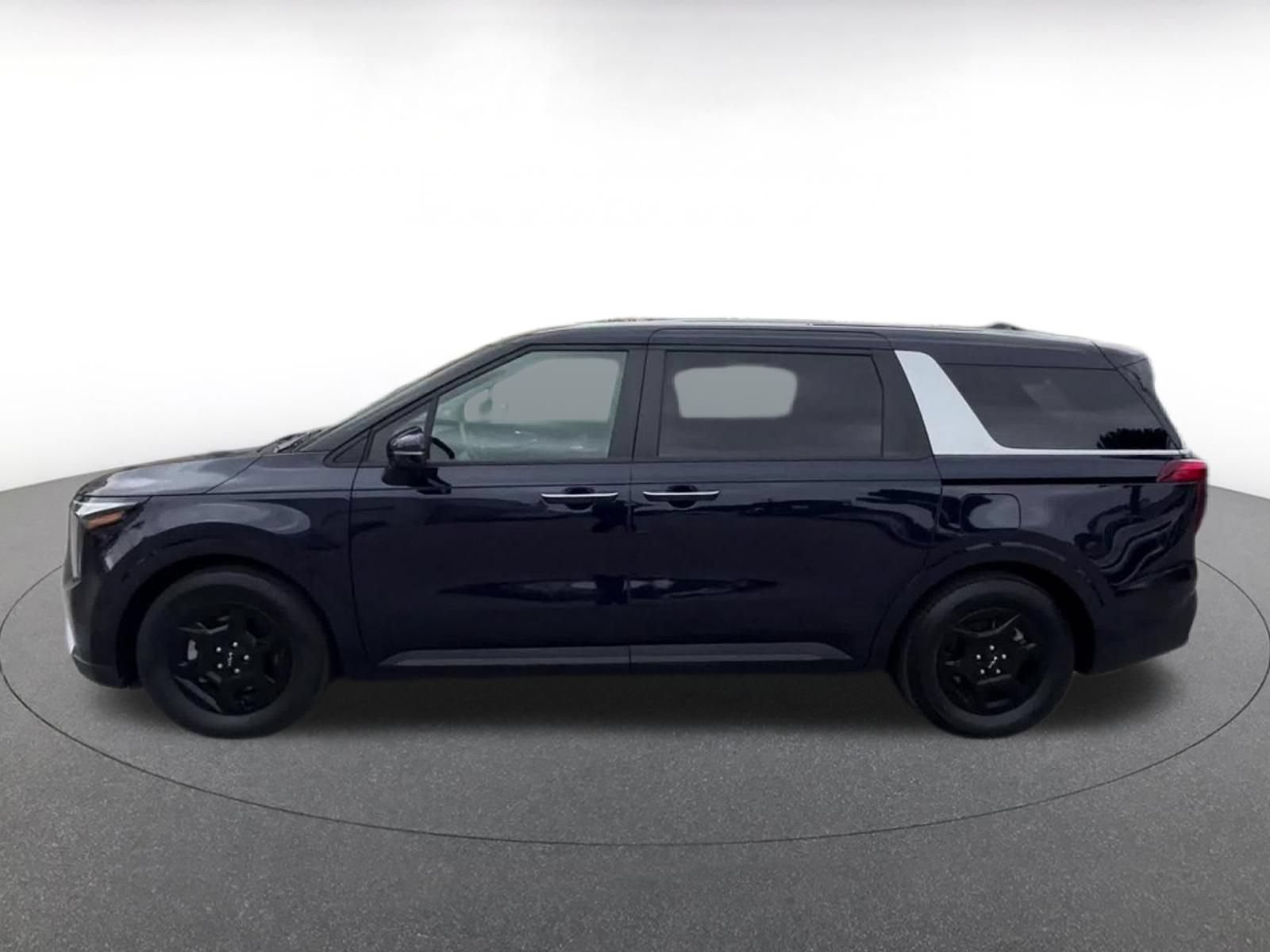 Used 2026 Kia Carnival FWD image 8