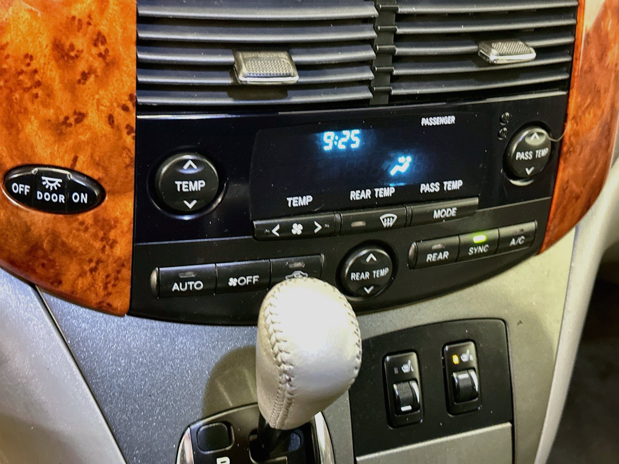 Used 2007 Toyota Sienna XLE FWD image 22