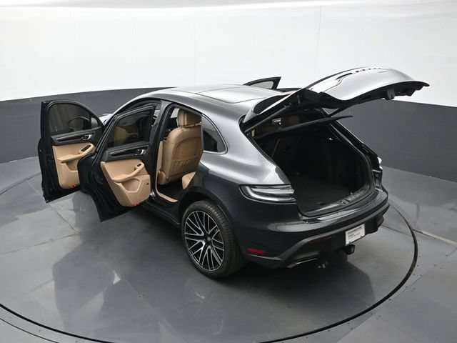 Certified 2025 Porsche Macan AWD/4WD image 29