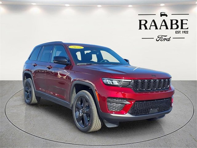 Used 2025 Jeep Grand Cherokee Altitude