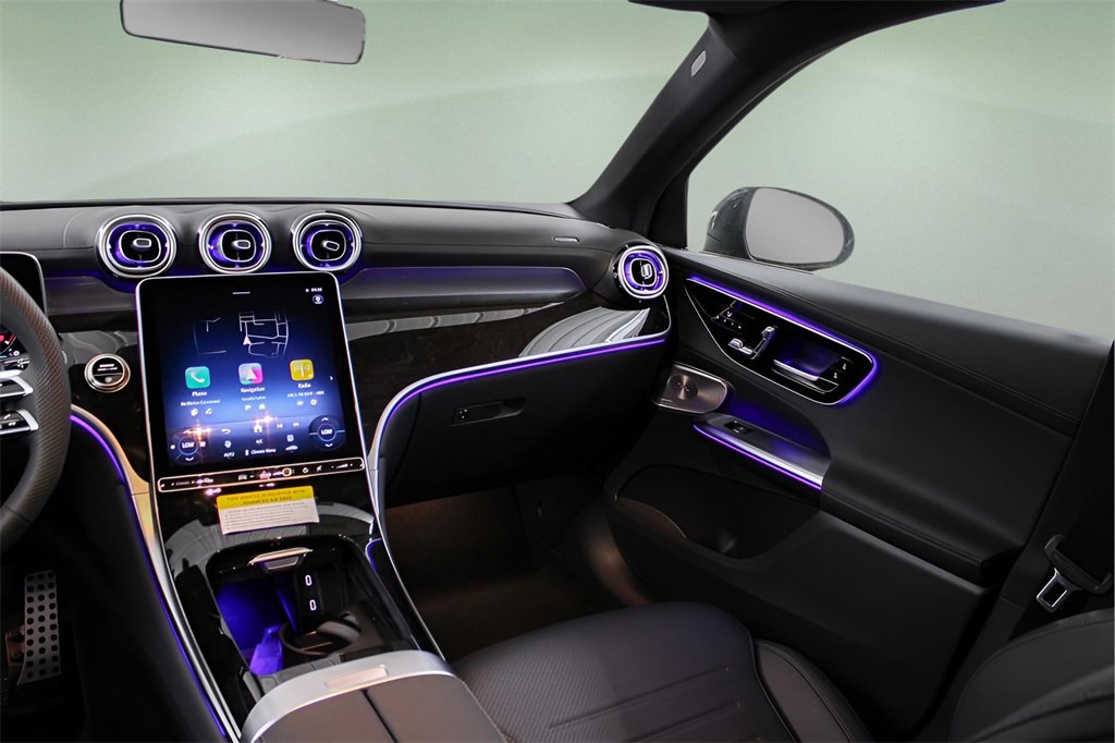 Used 2025 Mercedes-Benz GLC 300 image 17