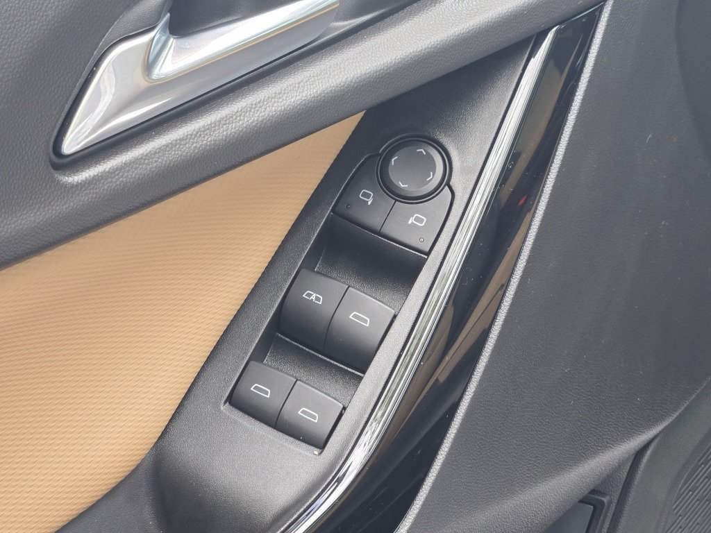 Certified 2025 Chevrolet Equinox ACTIV w/ Safety and Technology Package AWD/4WD image 22