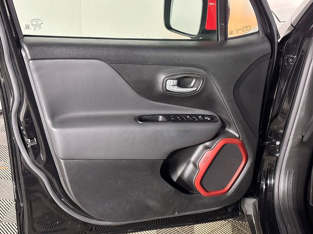 Used 2023 Jeep Renegade Latitude w/ Sun/Sound Group image 10