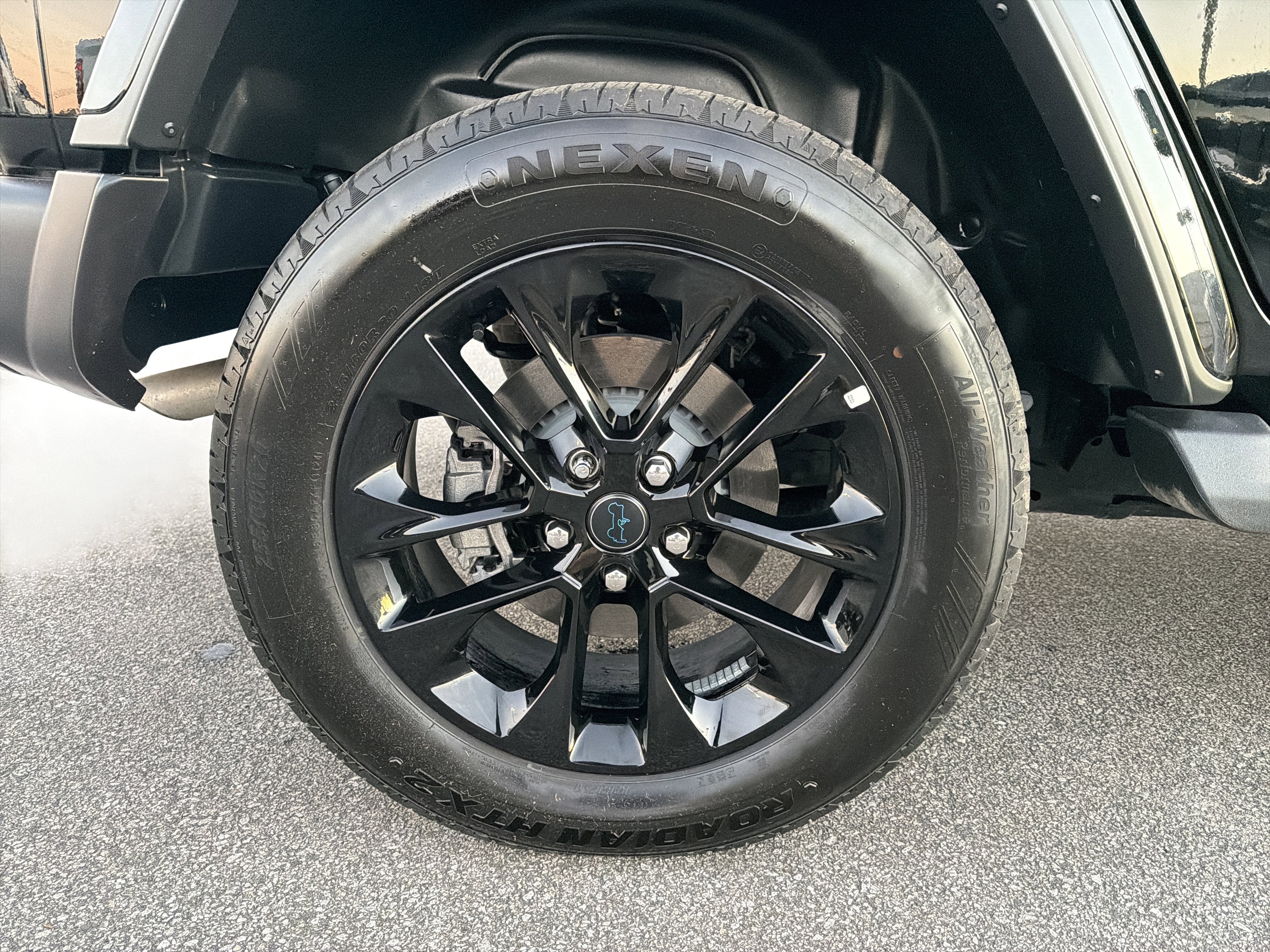 Used 2025 Jeep Wrangler Sahara image 18