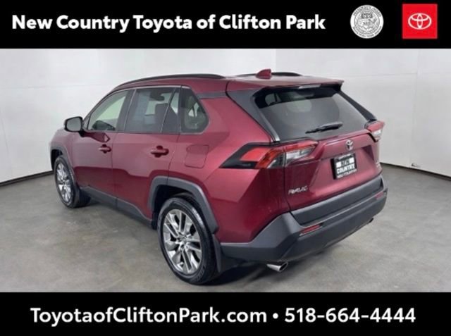 Used 2021 Toyota RAV4 XLE Premium image 5