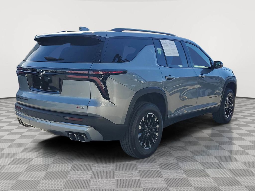 Used 2025 Chevrolet Traverse Z71 AWD/4WD image 3