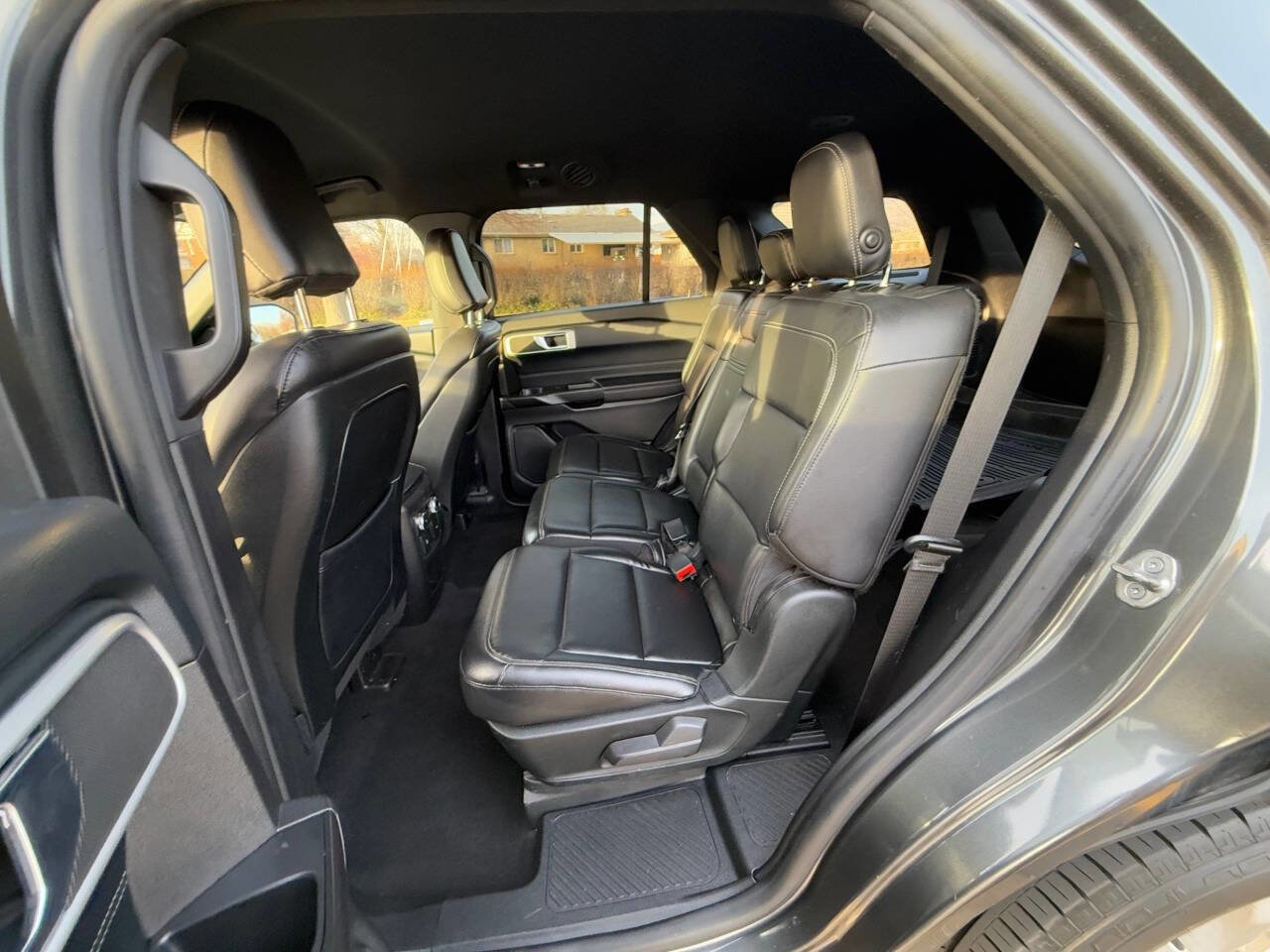Used 2020 Ford Explorer XLT w/ Equipment Group 202A AWD/4WD image 10