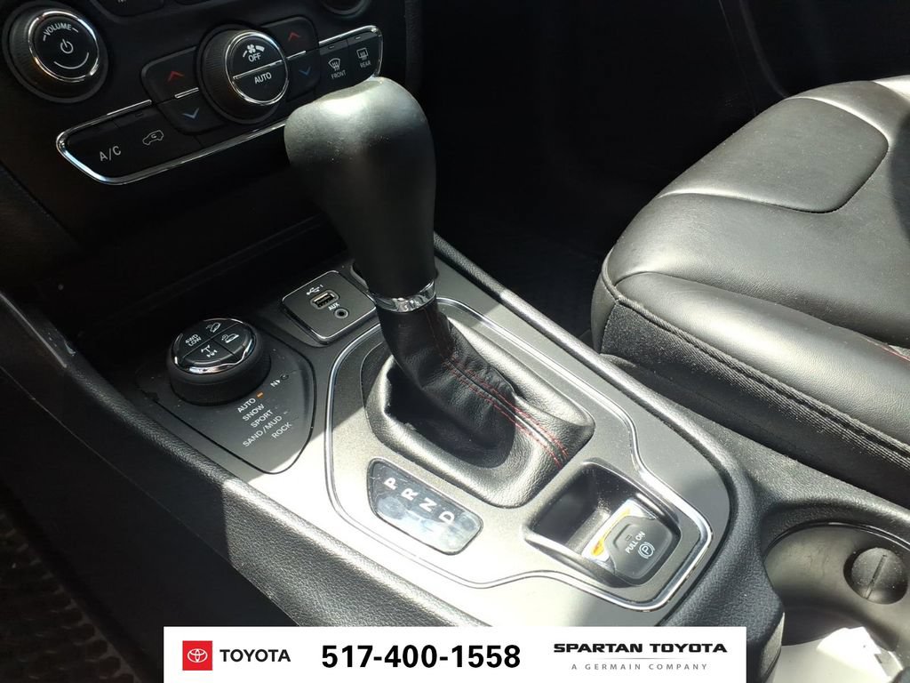 Used 2019 Jeep Cherokee Trailhawk w/ Cold Weather Group AWD/4WD image 22