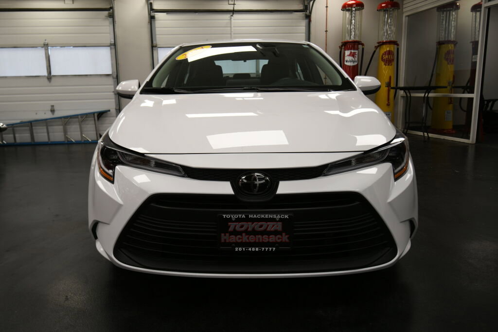 Certified 2024 Toyota Corolla LE image 2
