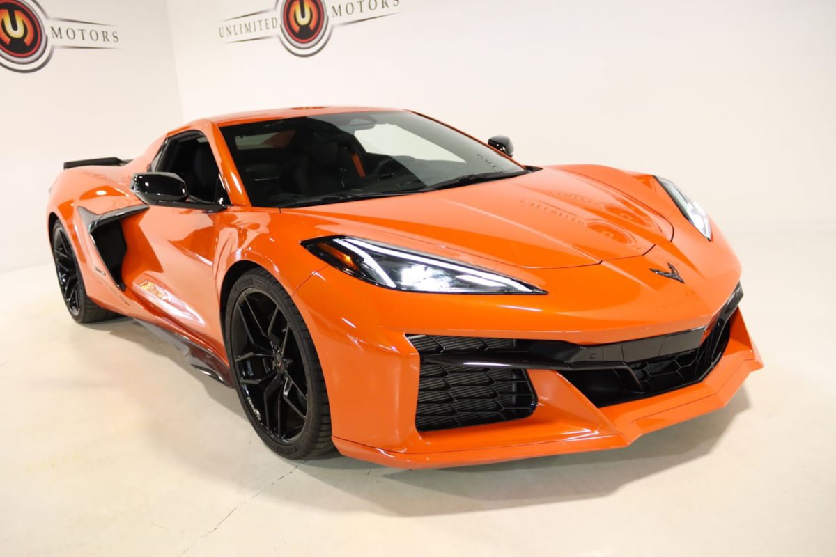 Used 2025 Chevrolet Corvette Z06 RWD image 10