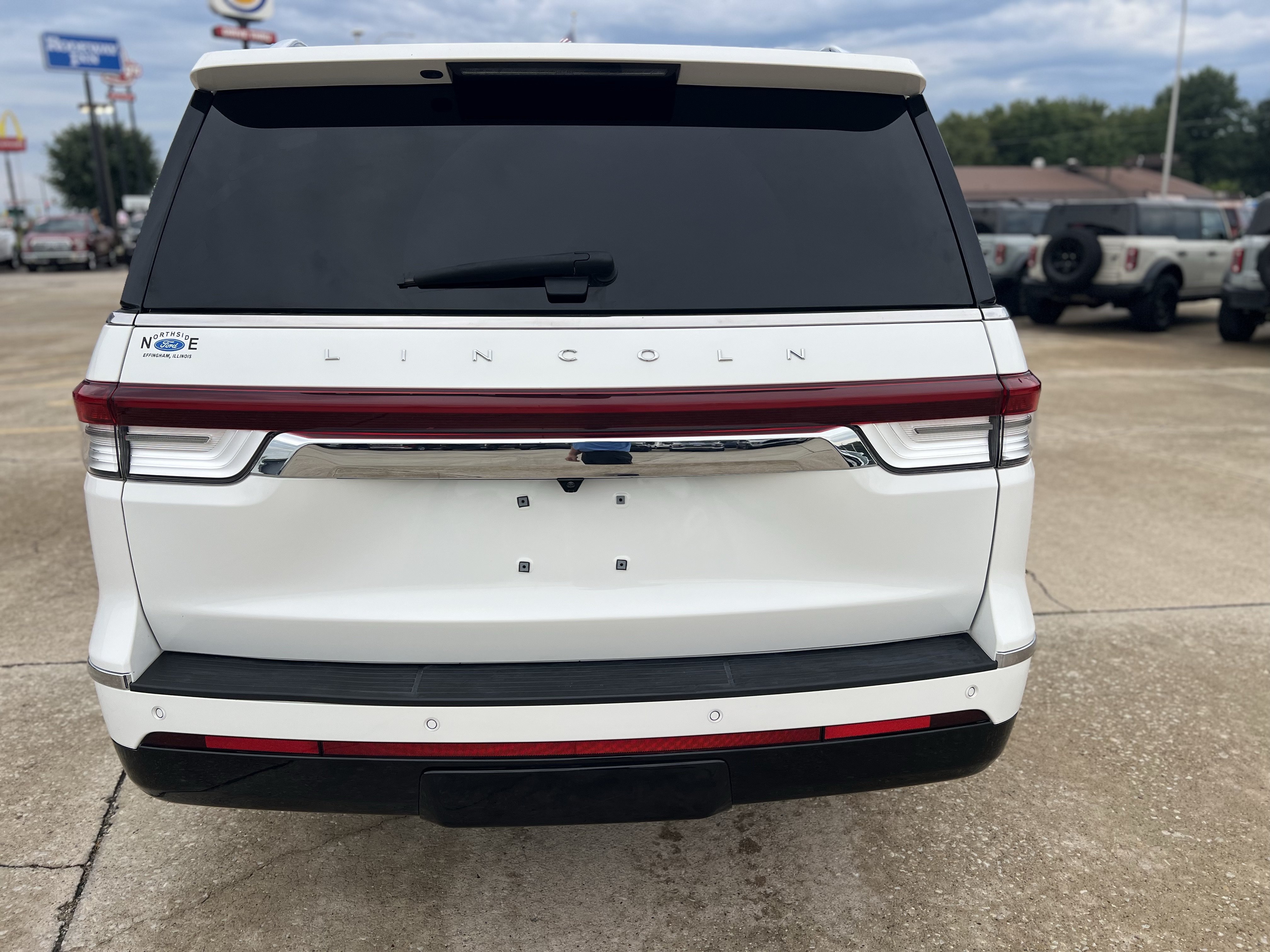 Used 2023 Lincoln Navigator L Reserve AWD/4WD image 5