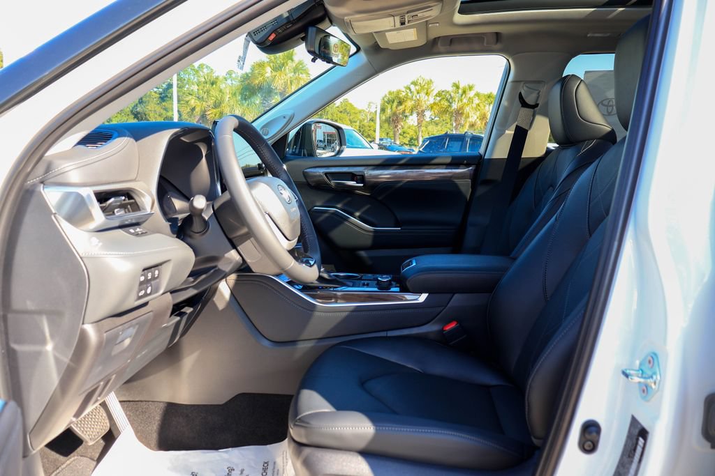 New 2026 Toyota Highlander Platinum AWD/4WD image 7