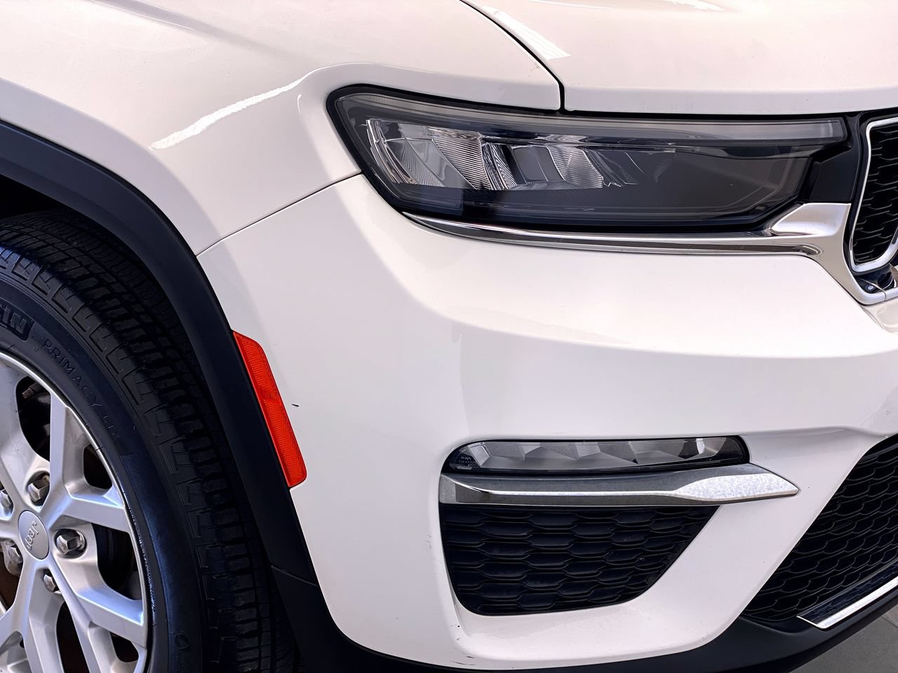 Used 2023 Jeep Grand Cherokee Limited RWD image 11