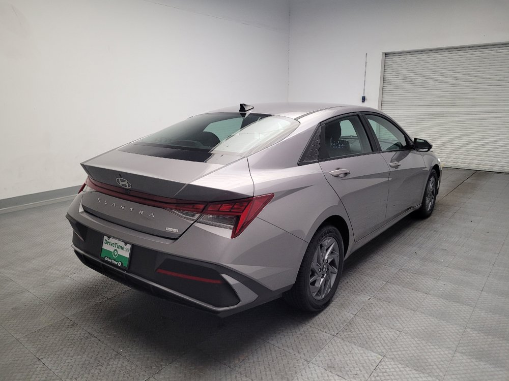 Used 2024 Hyundai Elantra Blue FWD image 9