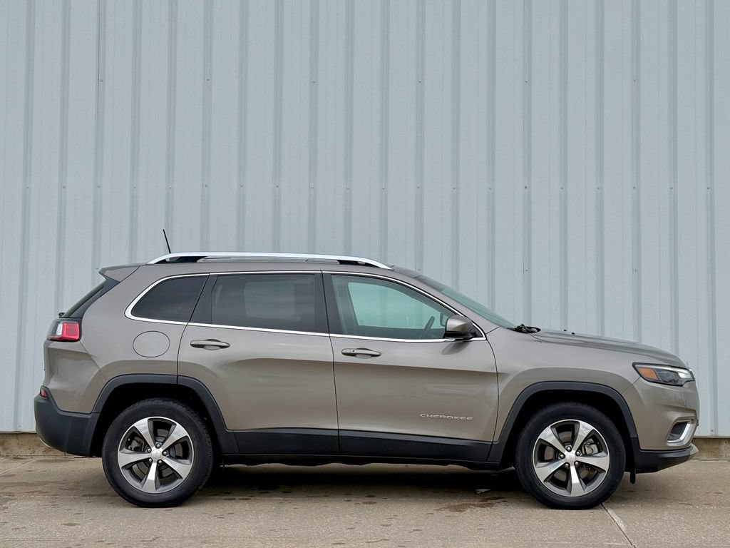 Used 2019 Jeep Cherokee Limited AWD/4WD image 7
