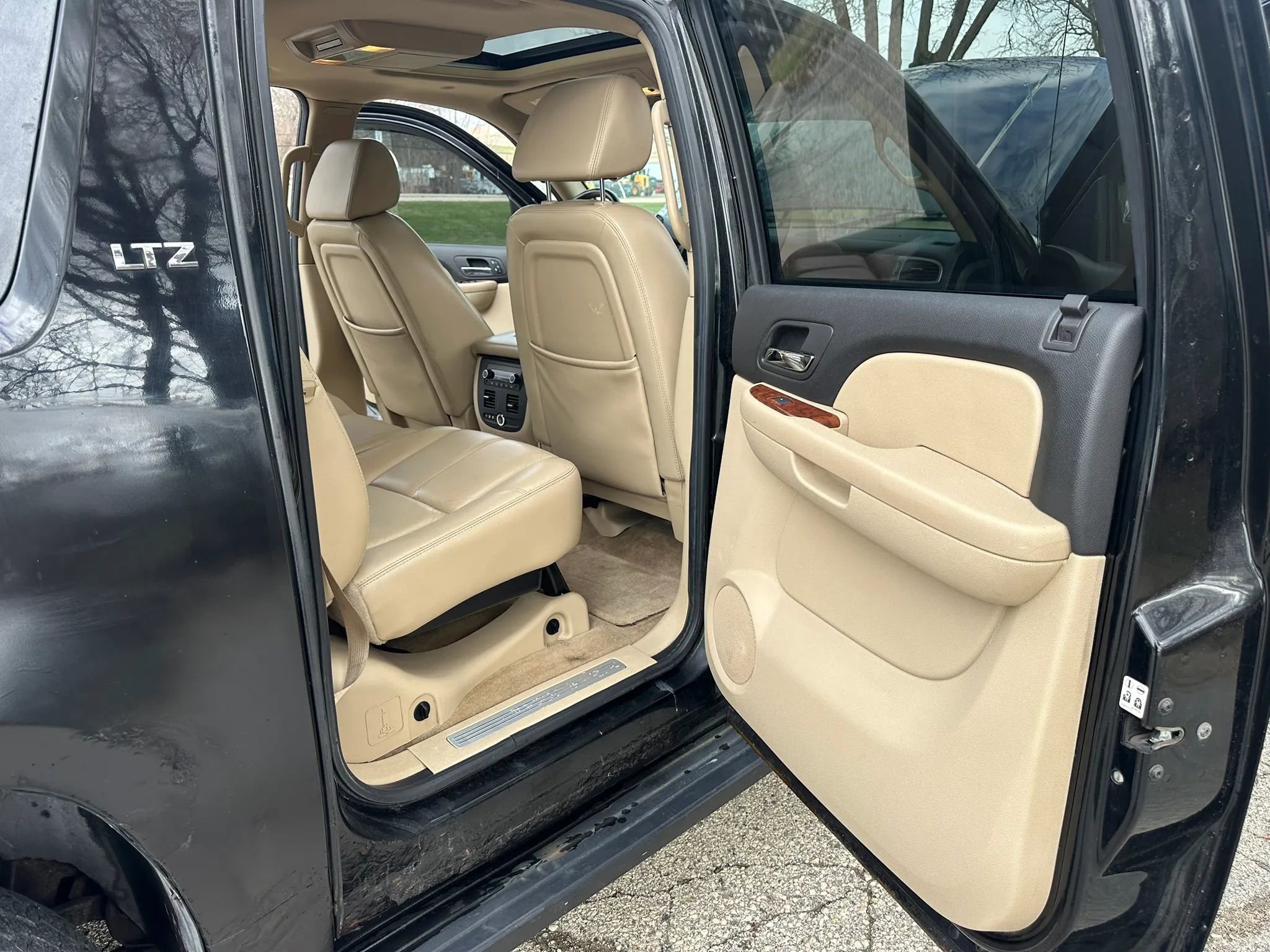 Used 2007 Chevrolet Avalanche LTZ w/ LTZ Preferred Equipment Group AWD/4WD image 11