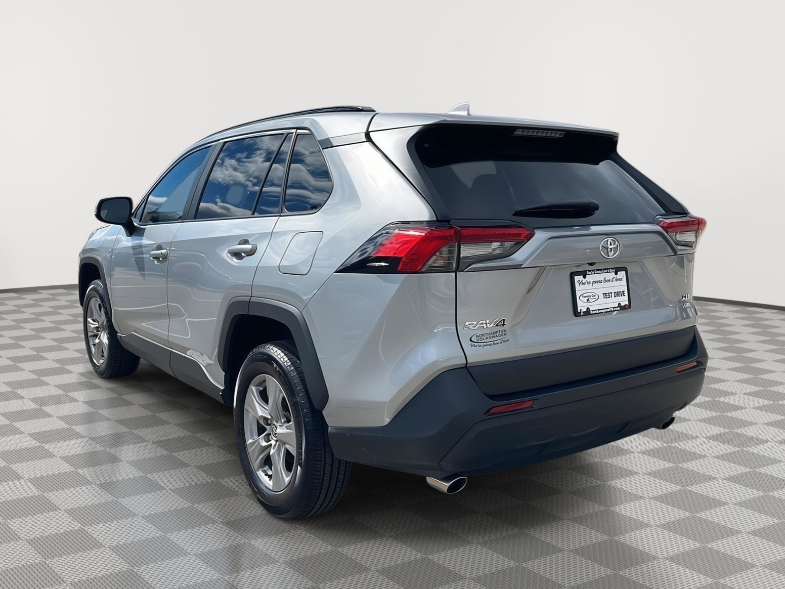 Used 2025 Toyota RAV4 XLE AWD/4WD image 7