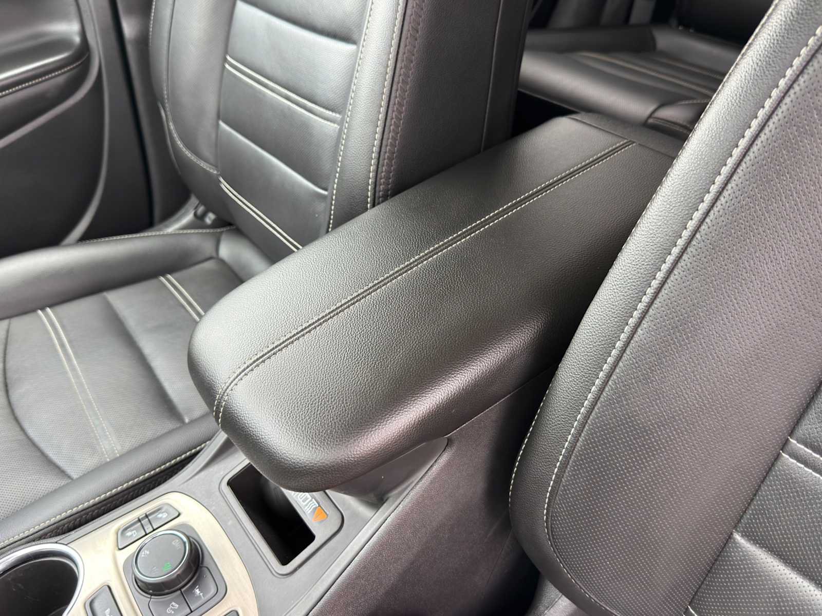 Used 2022 GMC Terrain Denali w/ LPO, Cargo Package AWD/4WD image 18