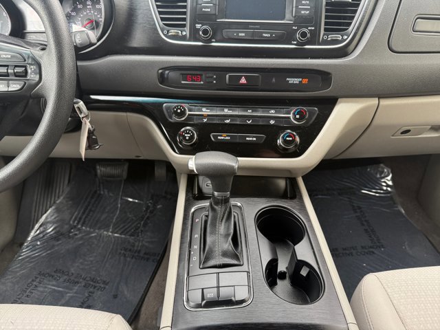 Used 2018 Kia Sedona LX FWD image 15