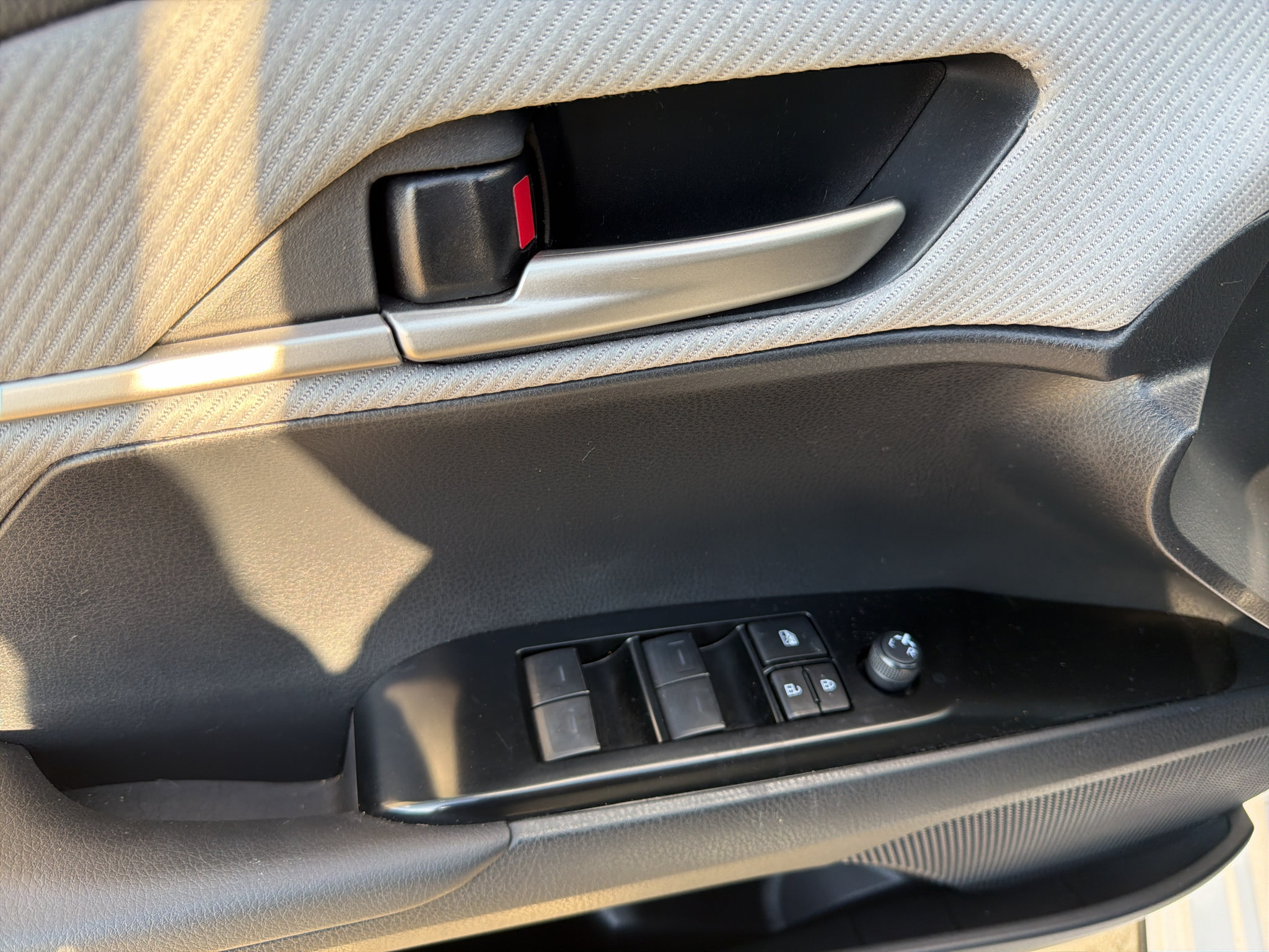 Used 2025 Toyota Camry SE w/ Convenience Package FWD image 10