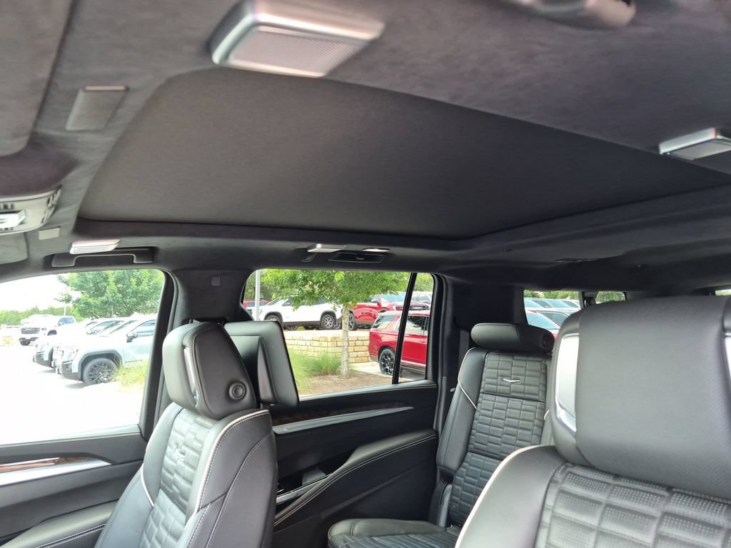 Used 2025 Cadillac Escalade ESV Sport Platinum w/ LPO, ONYX Package AWD/4WD image 33