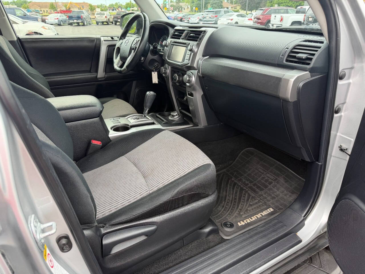 Used 2014 Toyota 4Runner SR5 AWD/4WD image 16