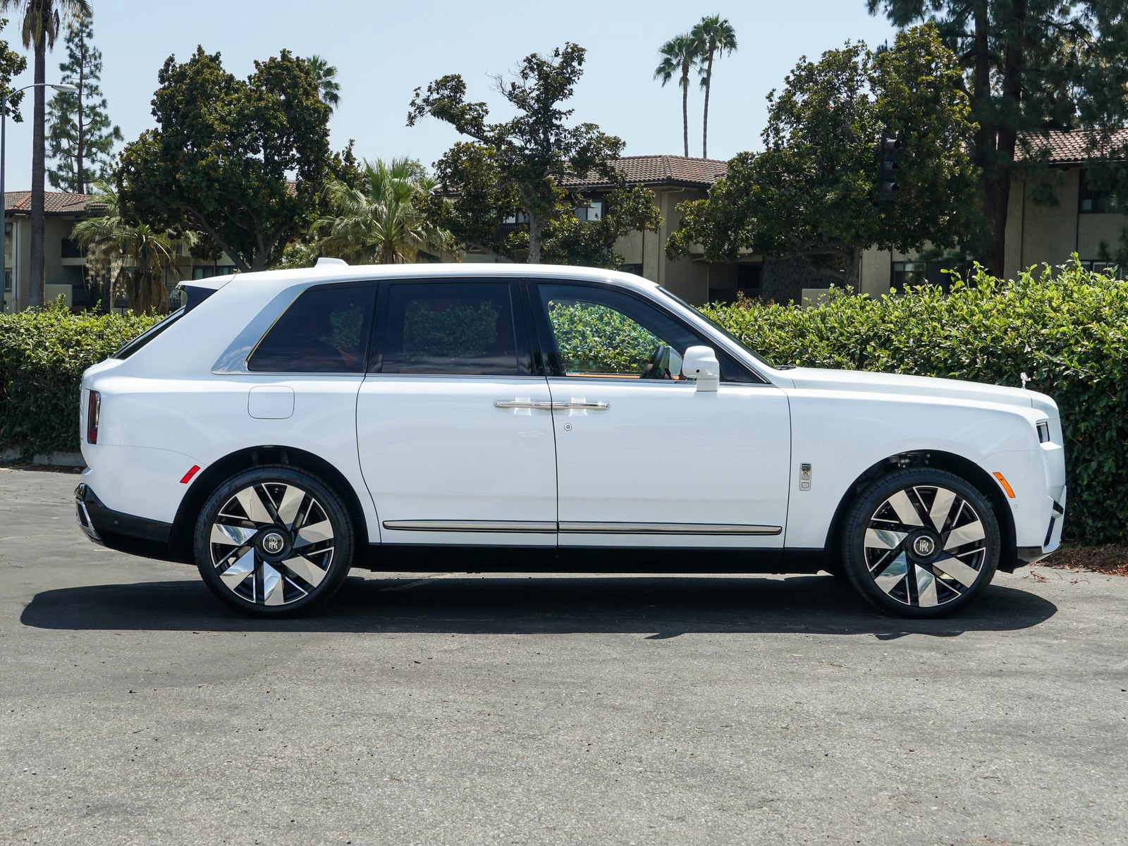 New 2026 Rolls-Royce Cullinan AWD/4WD image 8