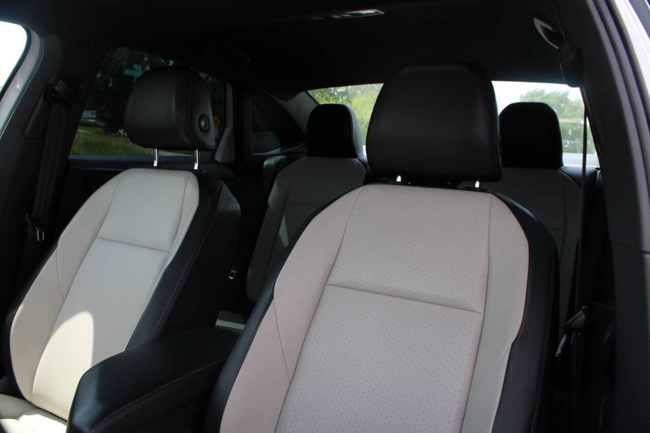 Used 2019 Volkswagen Jetta R-Line FWD image 20