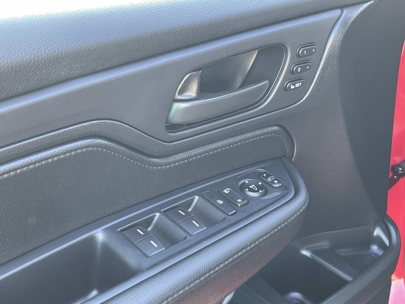 Used 2025 Honda Odyssey Sport-L image 18