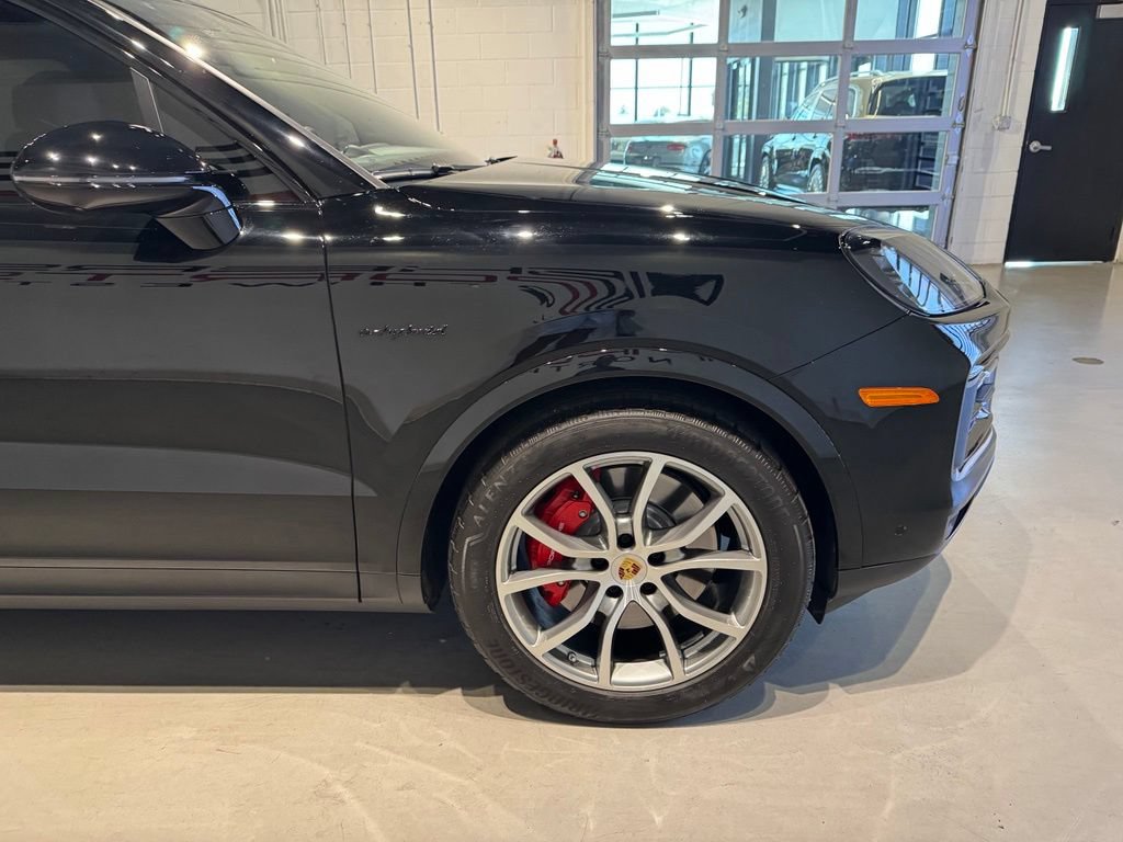 Used 2024 Porsche Cayenne S w/ Premium Package Plus AWD/4WD image 9