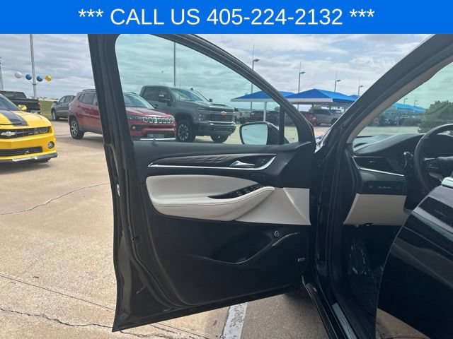 Used 2023 Buick Enclave Avenir AWD/4WD image 19