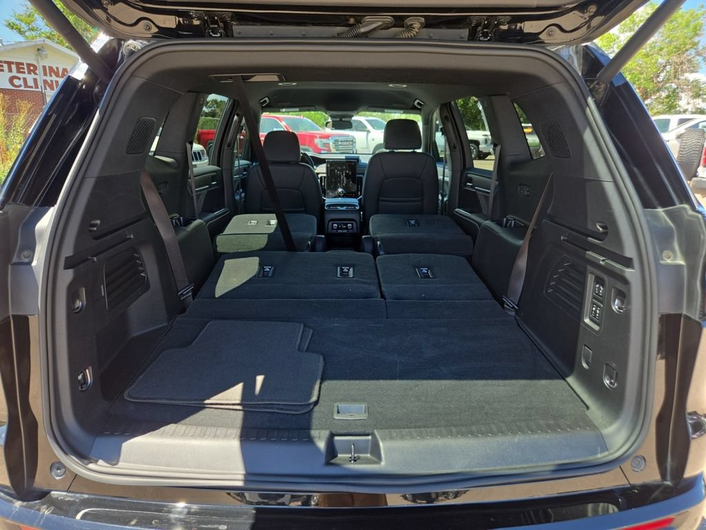 Used 2025 GMC Acadia Denali FWD image 20
