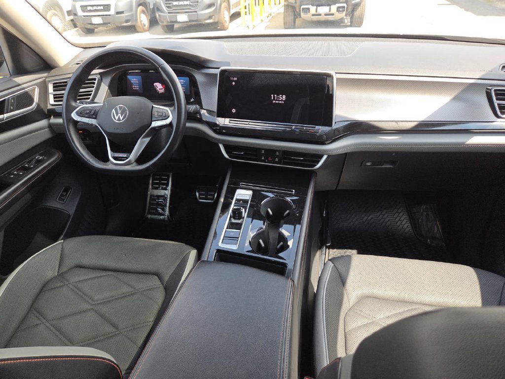 Used 2024 Volkswagen Atlas Peak Edition SE AWD/4WD image 21