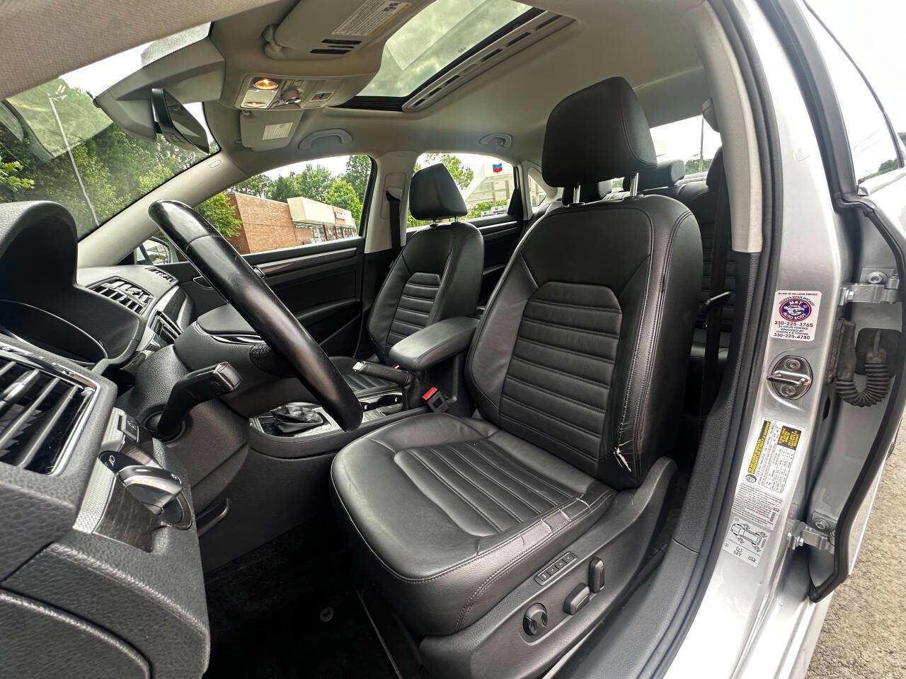 Used 2017 Volkswagen Passat 1.8T SEL Premium image 6