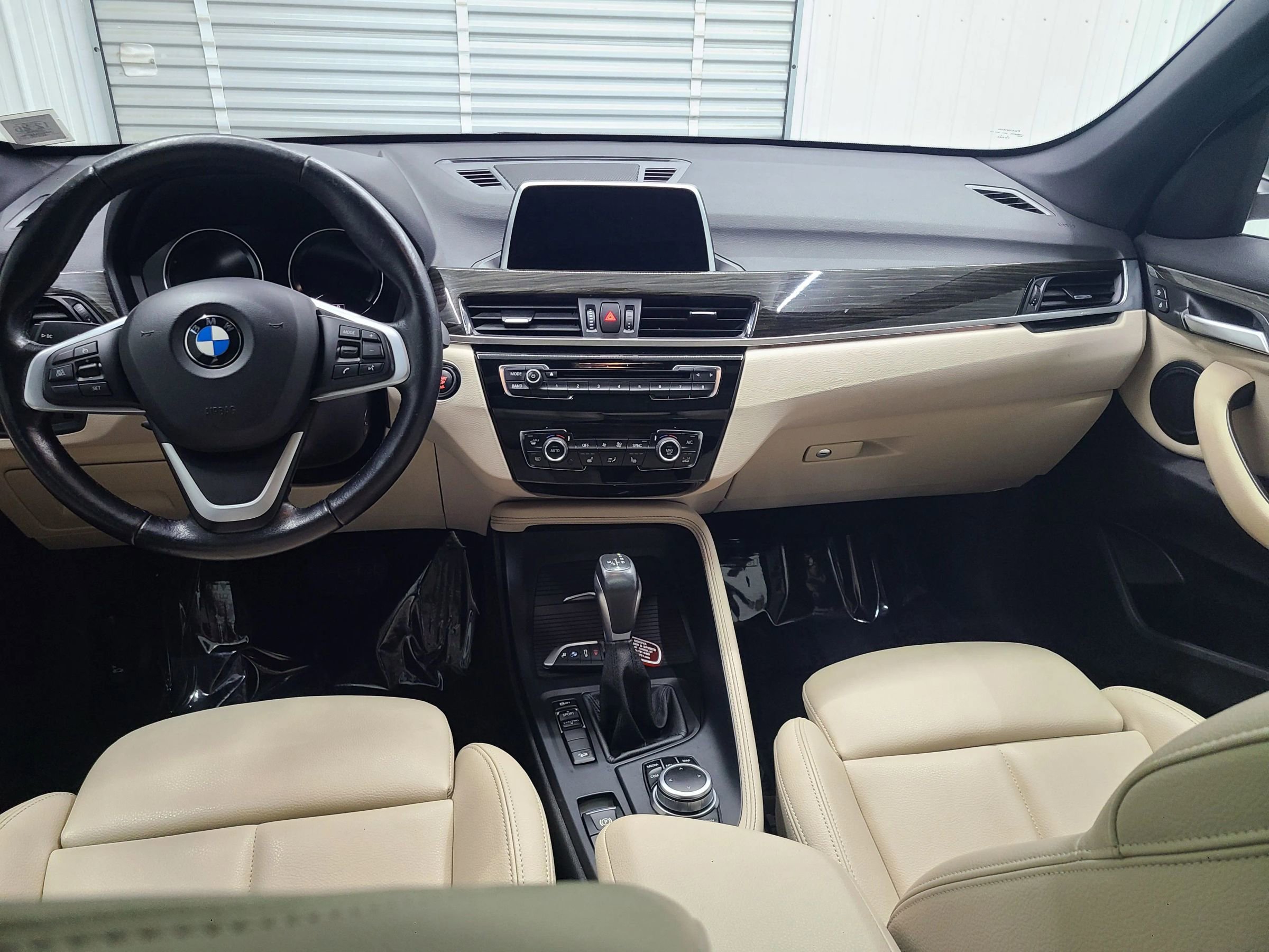 Used 2018 BMW X1 xDrive28i w/ Convenience Package image 2