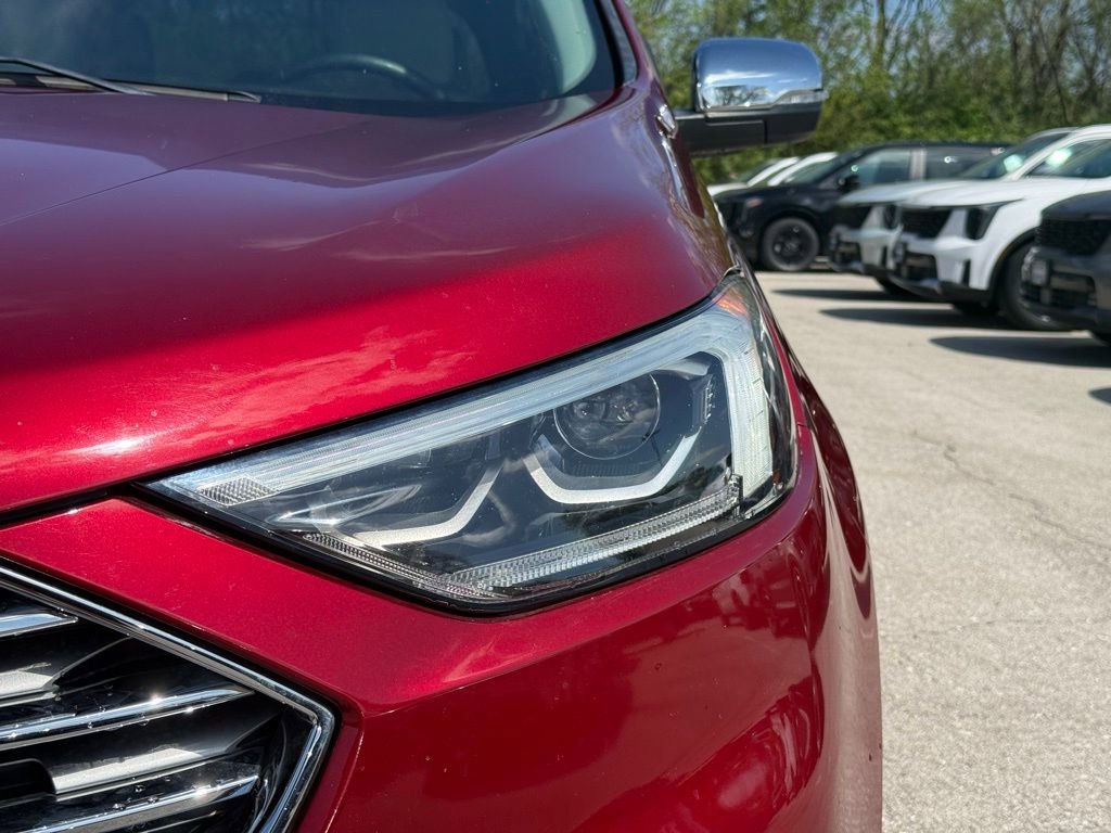 Used 2019 Ford Edge Titanium w/ Equipment Group 301A FWD image 4