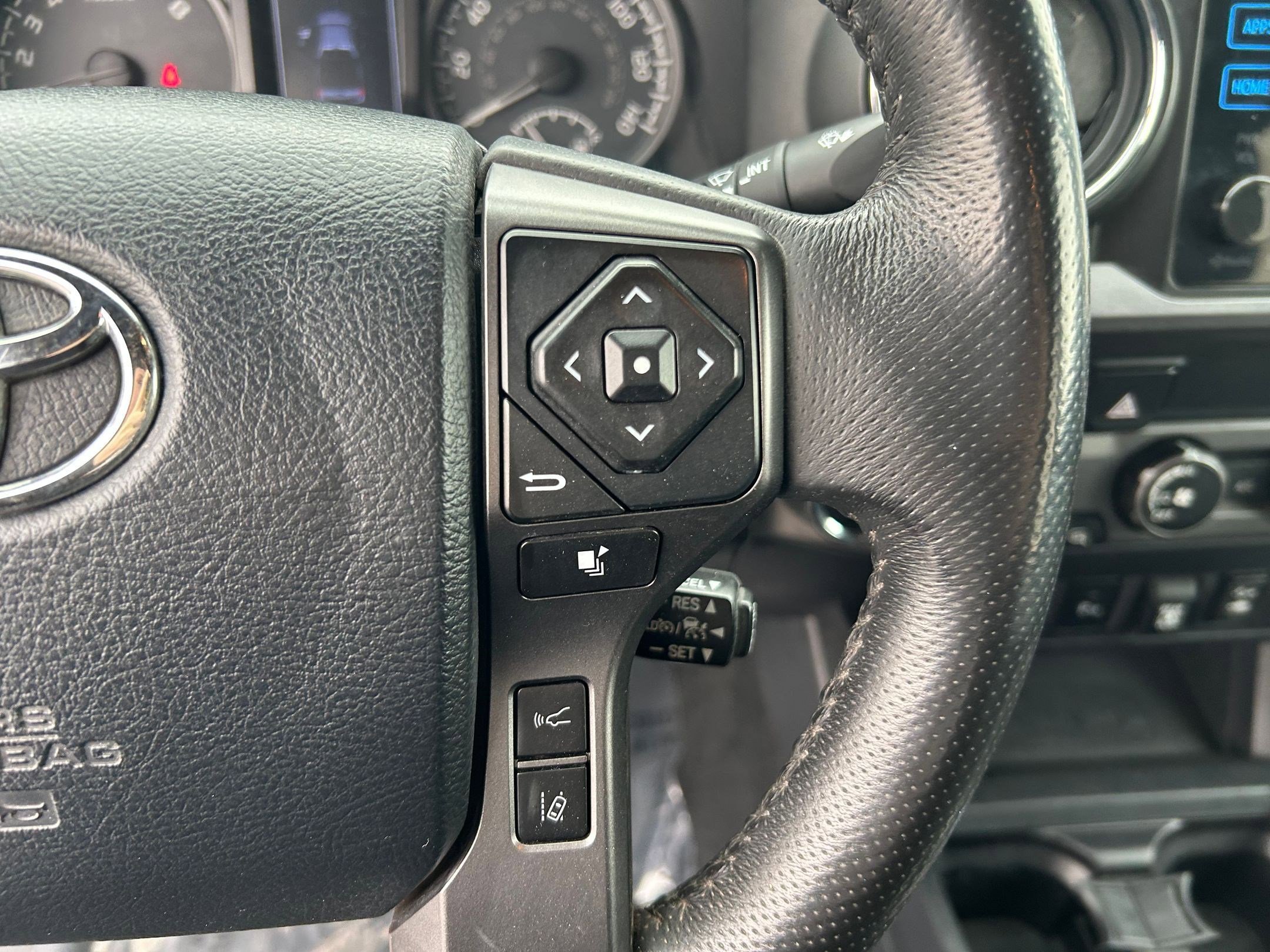 Certified 2019 Toyota Tacoma TRD Off-Road w/ Technology Package image 13