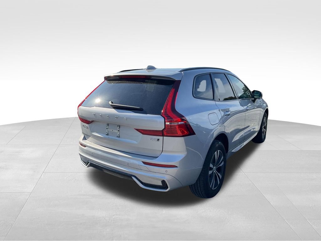 Used 2024 Volvo XC60 B5 Core image 9