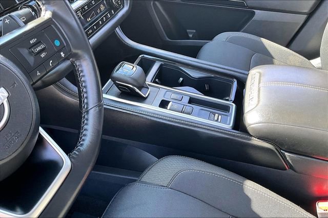 Certified 2024 Nissan Pathfinder SV FWD image 17