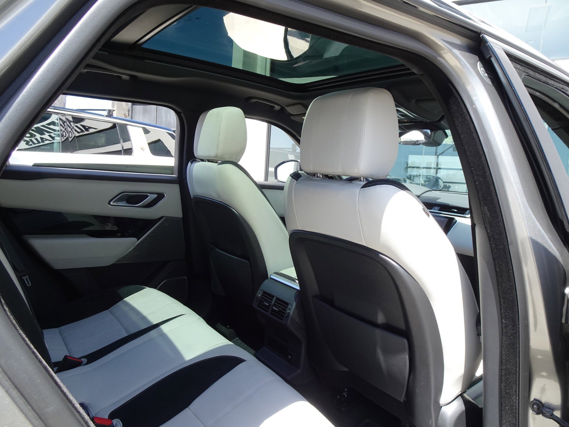 Used 2021 Land Rover Range Rover Velar R-Dynamic S AWD/4WD image 18