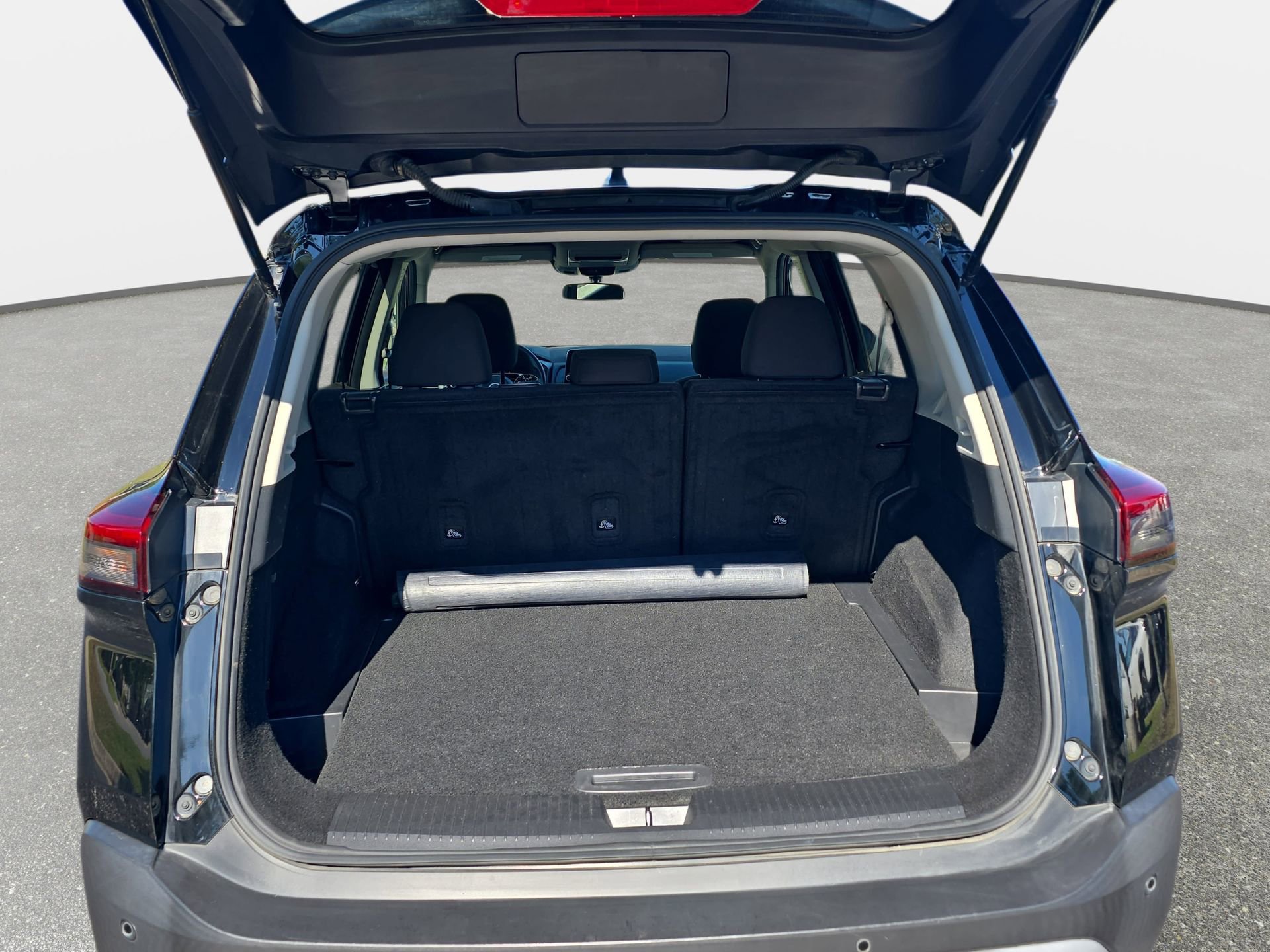 Used 2023 Nissan Rogue S AWD/4WD image 12