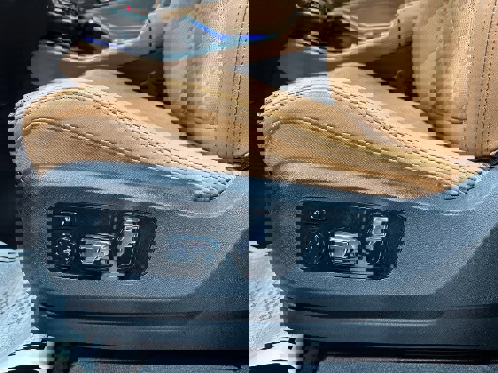 Used 2026 BMW X5 xDrive50e image 12