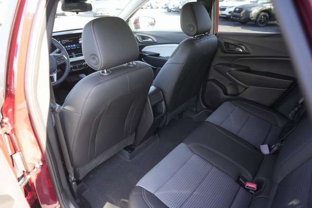 Used 2025 Chevrolet Trax LT w/ Driver Confidence Package image 11