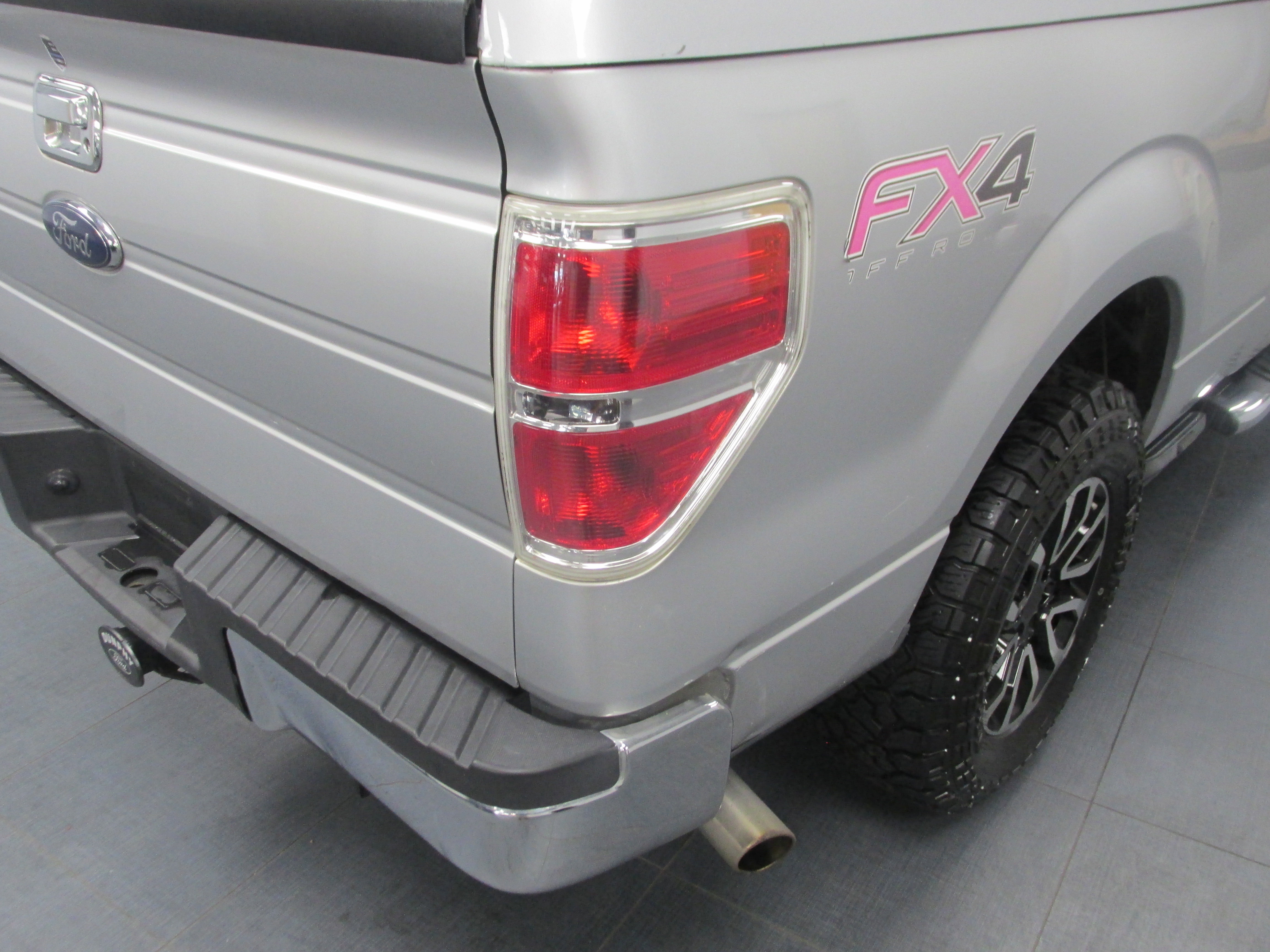 Used 2013 Ford F150 XLT w/ Mid Equipment Group AWD/4WD image 11