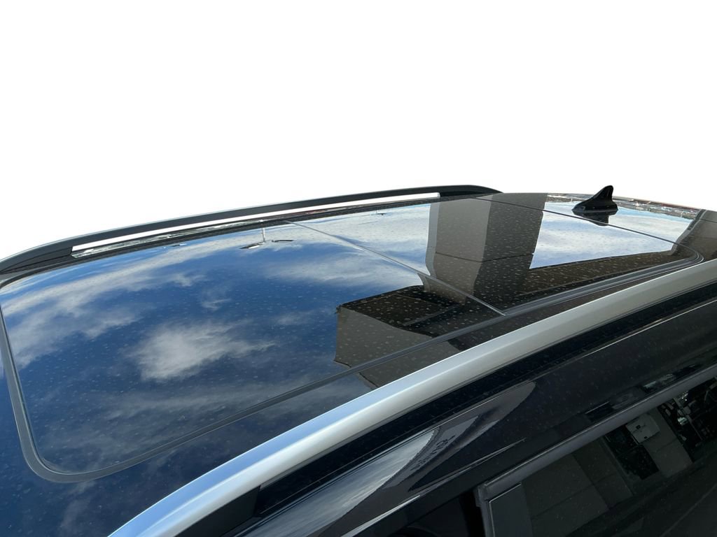 Used 2025 Volkswagen Taos SE w/ Panoramic Sunroof Package image 23